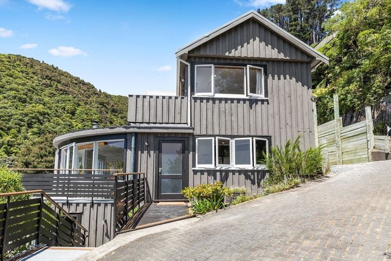 Photo of property in 12 Latham Road, York Bay, Lower Hutt, 5013