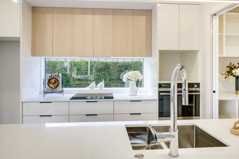 Photo of property in 9b Church Road, Taradale, Napier, 4112