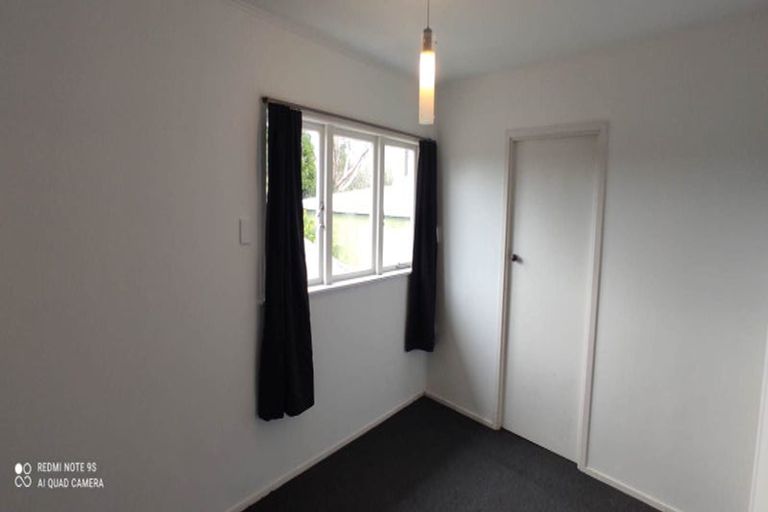 Photo of property in 1/39 Lancaster Road, Beach Haven, Auckland, 0626