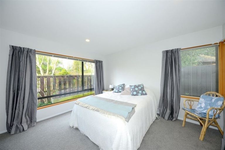 Photo of property in 2/8 Hamish Place, Westmorland, Christchurch, 8025