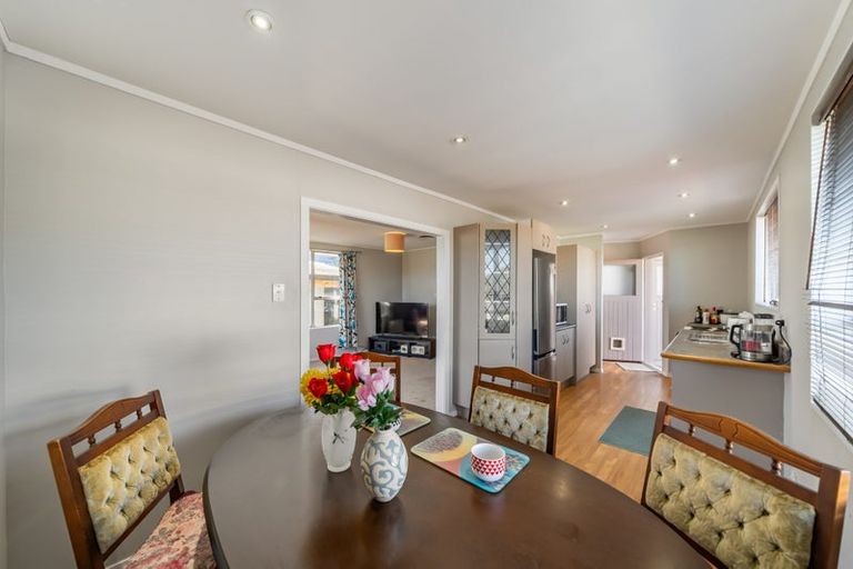 Photo of property in 20 Blueberry Grove, Timberlea, Upper Hutt, 5018