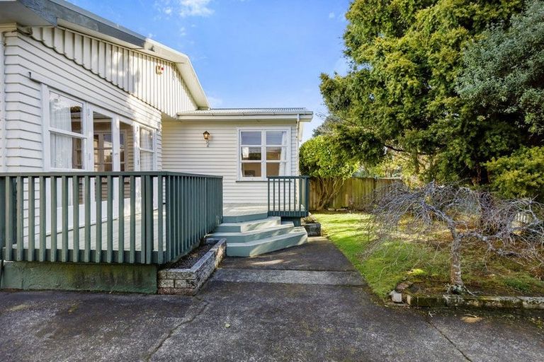 Photo of property in 64 Cambridge Terrace, Waterloo, Lower Hutt, 5011