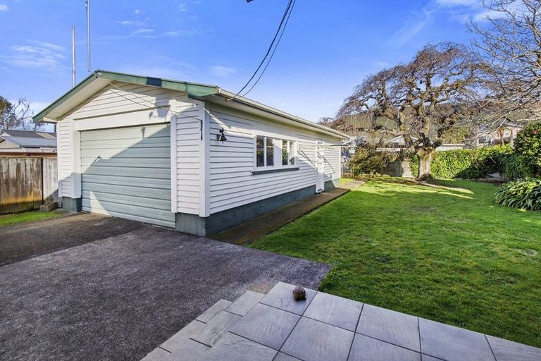Photo of property in 64 Cambridge Terrace, Waterloo, Lower Hutt, 5011
