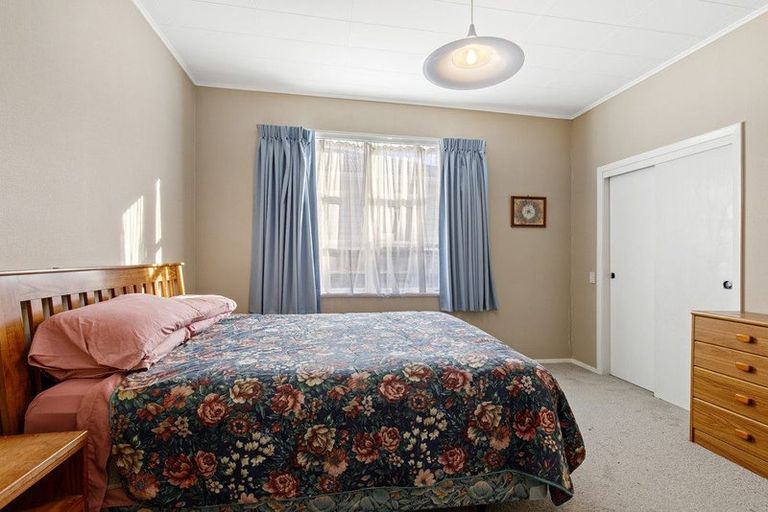 Photo of property in 64 Cambridge Terrace, Waterloo, Lower Hutt, 5011