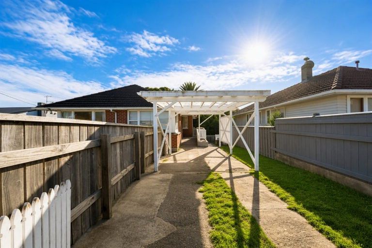 Photo of property in 1009 High Street, Avalon, Lower Hutt, 5011