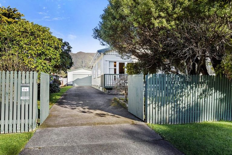 Photo of property in 64 Cambridge Terrace, Waterloo, Lower Hutt, 5011