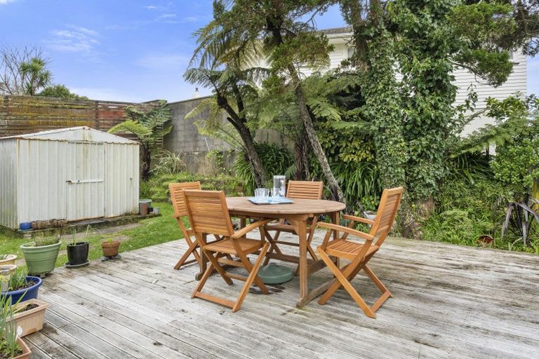 Photo of property in 12 Saint Johns Terrace, Tawa, Wellington, 5028