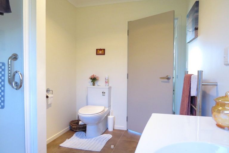 Photo of property in 90 Victoria Street, Coromandel, 3506