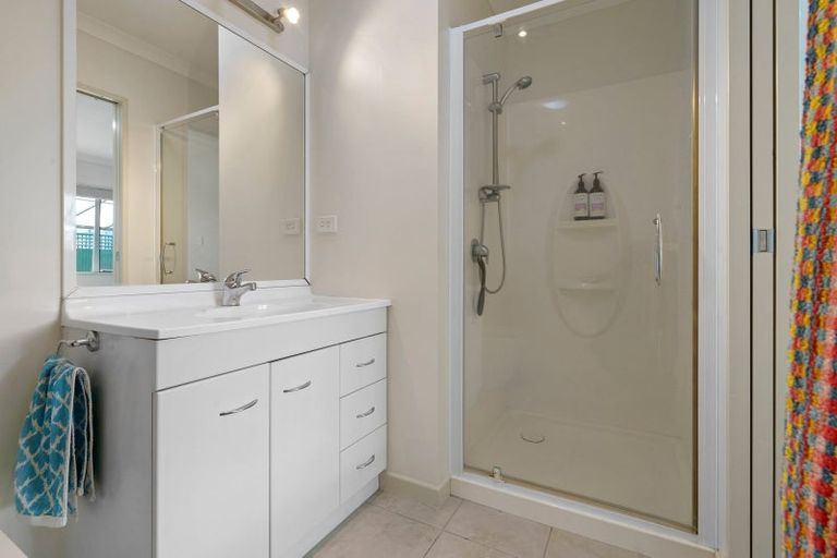 Photo of property in 16b Abergeldie Way, Cambridge, 3434