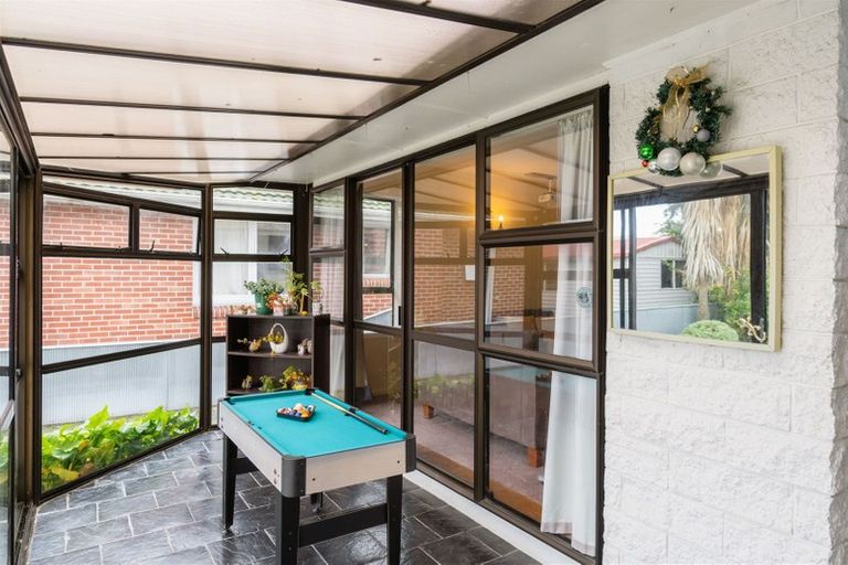 Photo of property in 132 Avonhead Road, Avonhead, Christchurch, 8042