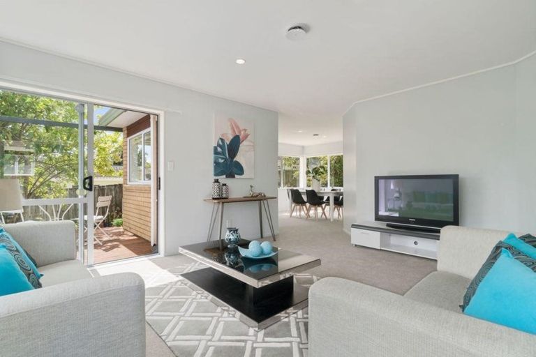 Photo of property in 10 Imelda Road, Te Atatu Peninsula, Auckland, 0610