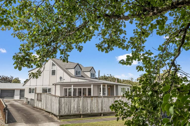 Photo of property in 11 Leander Place, Milson, Palmerston North, 4414