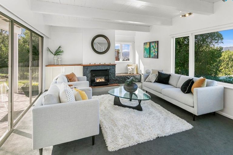 Photo of property in 30 Singers Road, Korokoro, Lower Hutt, 5012