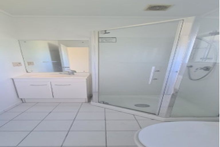 Photo of property in 19 Lockington Avenue, Henderson, Auckland, 0612