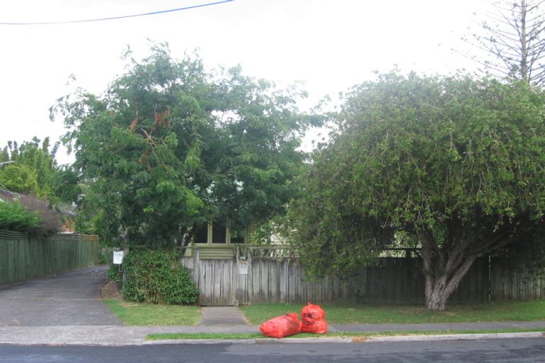 Photo of property in 2/117 Nile Road, Milford, Auckland, 0620