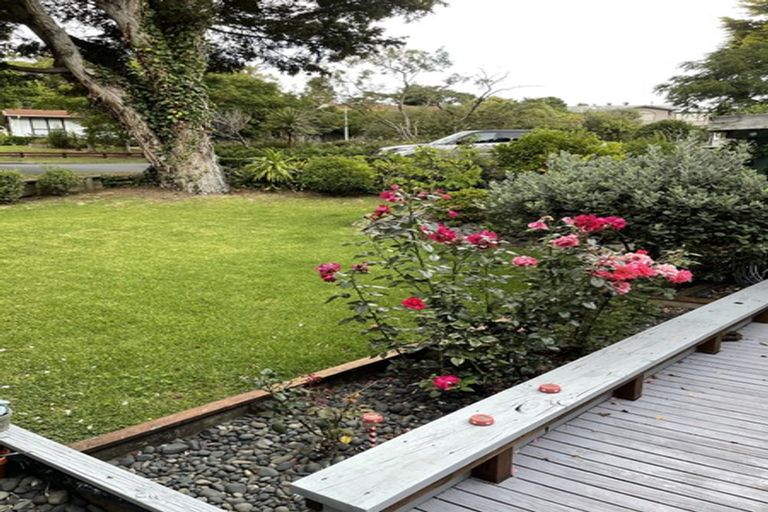 Photo of property in 48 Kingsclere Place, Goodwood Heights, Auckland, 2105