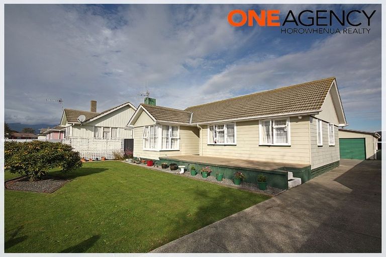 Photo of property in 22 Awatea Street, Levin, 5510