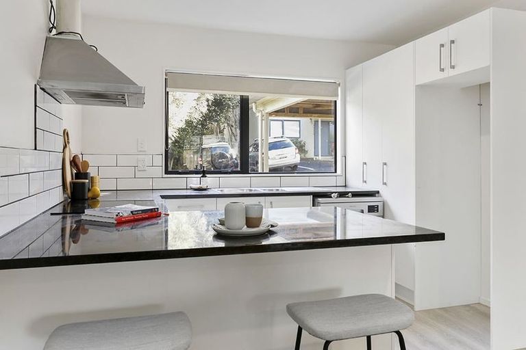 Photo of property in 10/548 Albany Highway, Albany, Auckland, 0632