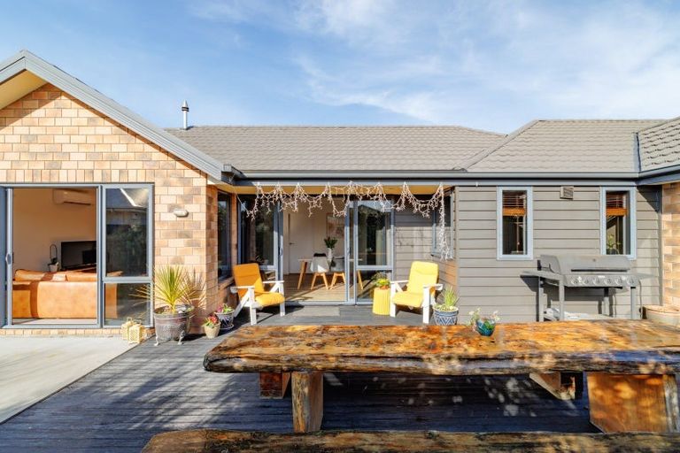 Photo of property in 24 Foresters Crescent, Parklands, Christchurch, 8083