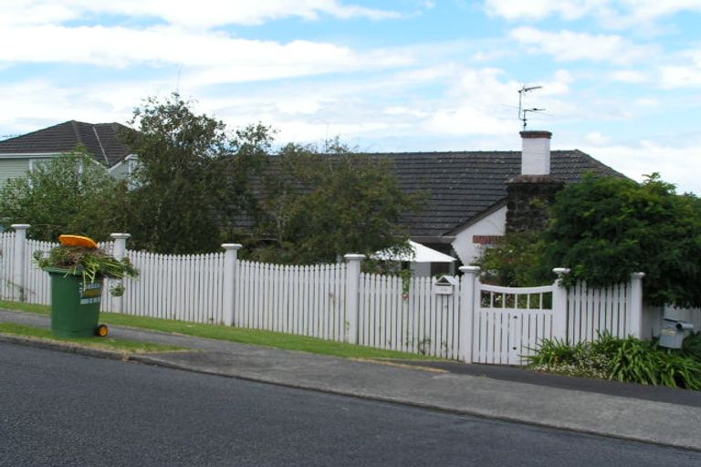 Photo of property in 30 Onepoto Road, Hauraki, Auckland, 0622