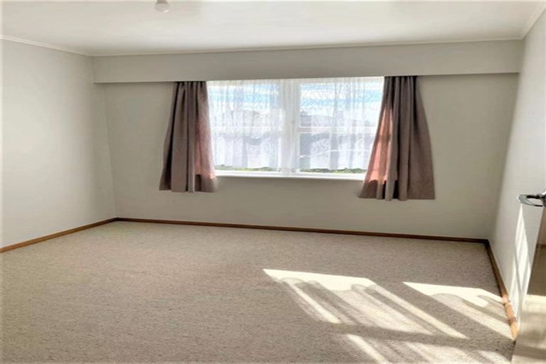 Photo of property in 12 Mersey Street, Levin, 5510