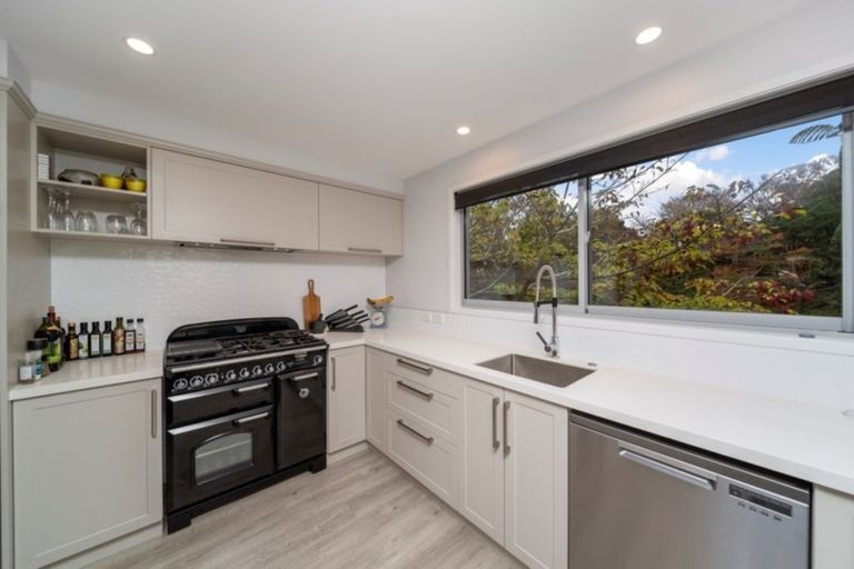 Photo of property in 198 Seaview Road, Westown, New Plymouth, 4310