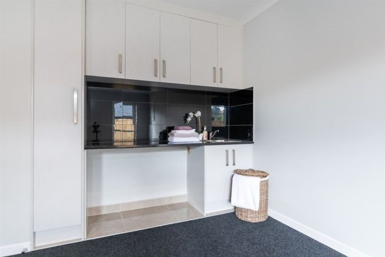 Photo of property in 17 Boocock Crescent, Orewa, 0931