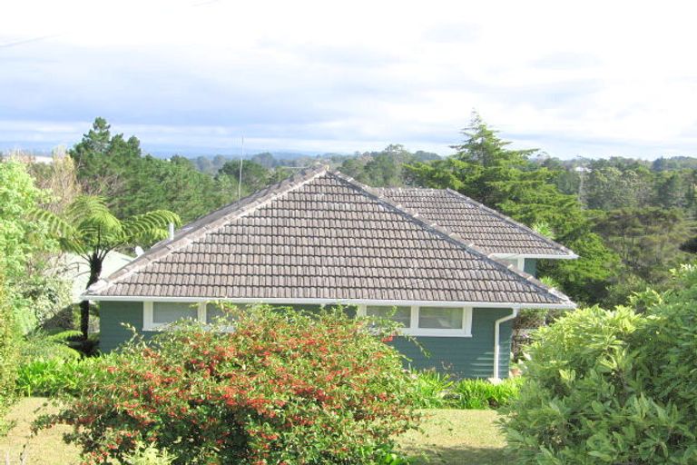 Photo of property in 1022 East Coast Road, Fairview Heights, Auckland, 0630