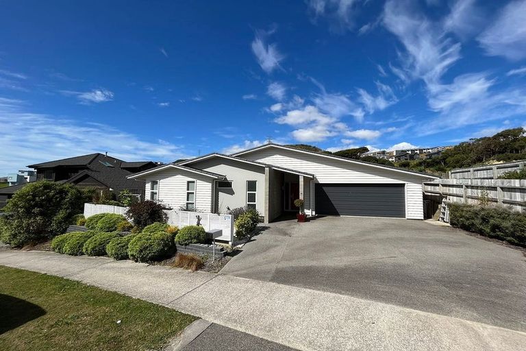 Photo of property in 18 Banks Boulevard, Whitby, Porirua, 5024