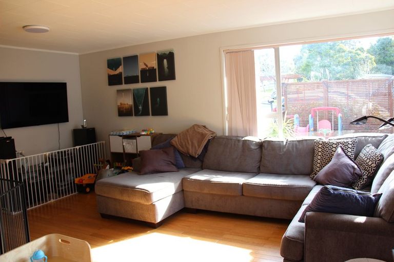 Photo of property in 14 Regency Place, Sunnynook, Auckland, 0632