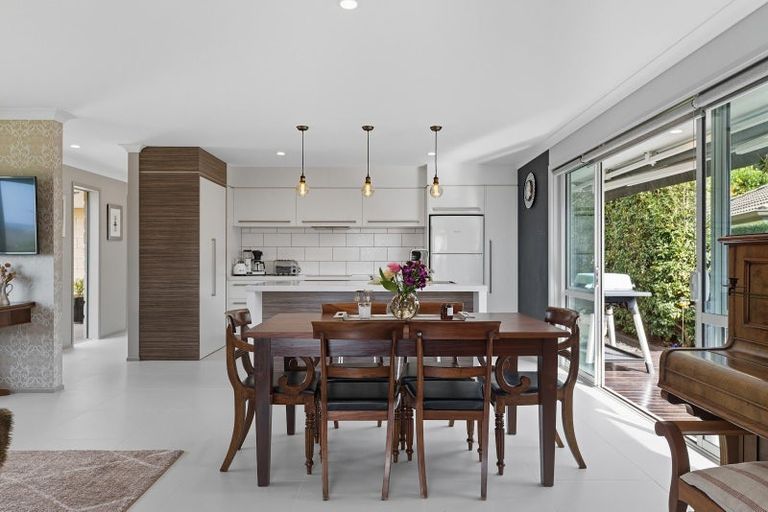 Photo of property in 11 Haden Place, Omokoroa, 3114