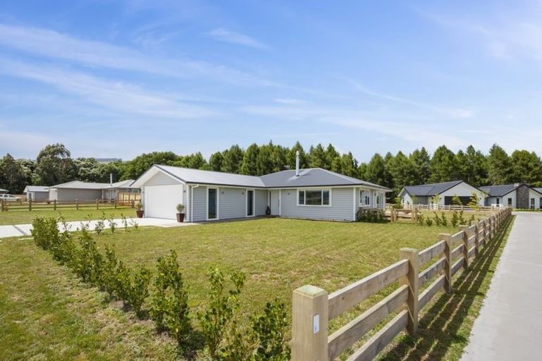 Photo of property in 10 Karaka Place, Kinloch, Taupo, 3377