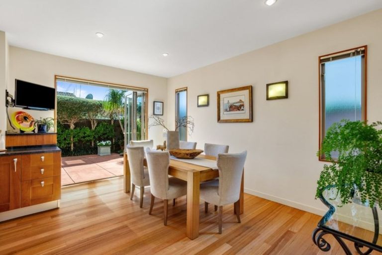 Photo of property in 1/13 Milford Road, Milford, Auckland, 0620