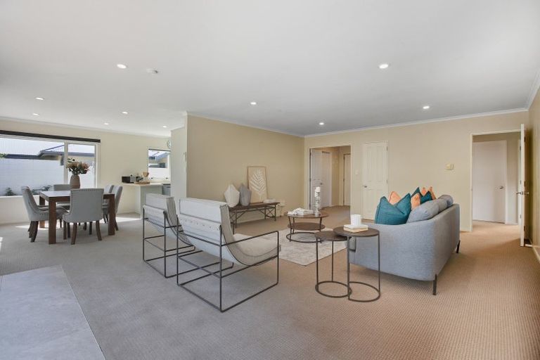 Photo of property in 5 Kawaroa Close, New Plymouth, 4310