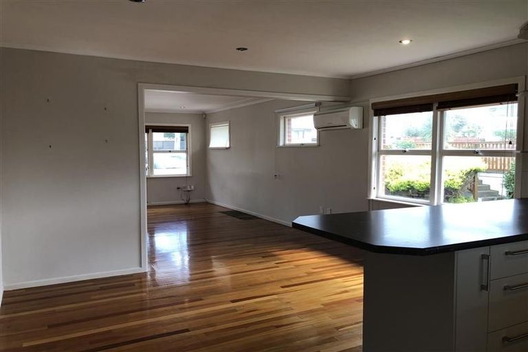 Photo of property in 57 Hutchinsons Road, Bucklands Beach, Auckland, 2014