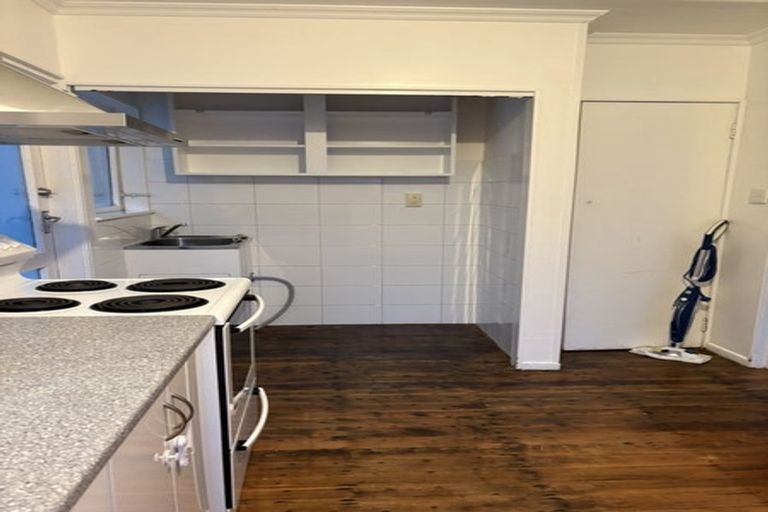 Photo of property in 33 Black Rock Road, Newlands, Wellington, 6037