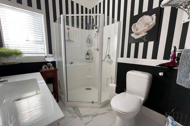 Photo of property in 12 Parsonage Road, Waimate, 7924