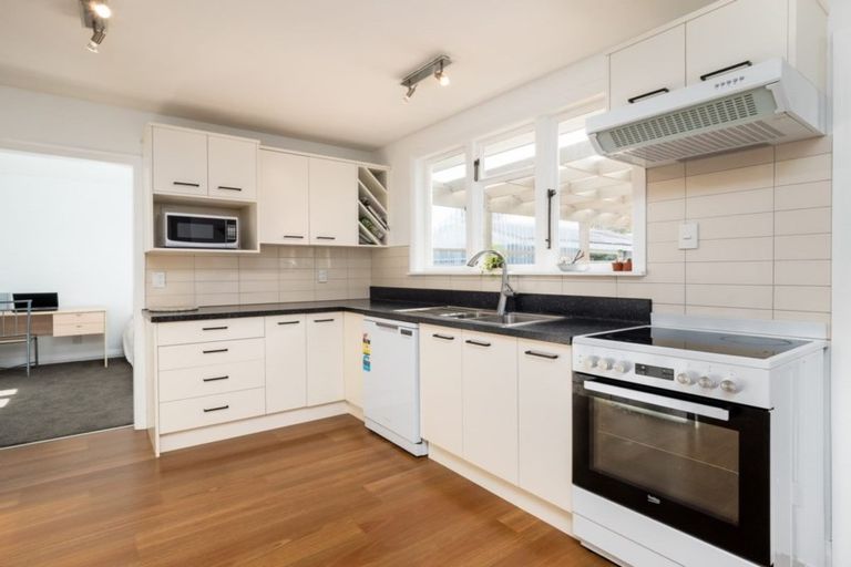 Photo of property in 28 Taurima Street, Hei Hei, Christchurch, 8042