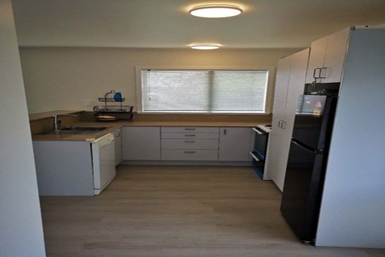 Photo of property in 17 Diana Drive, Glenfield, Auckland, 0627