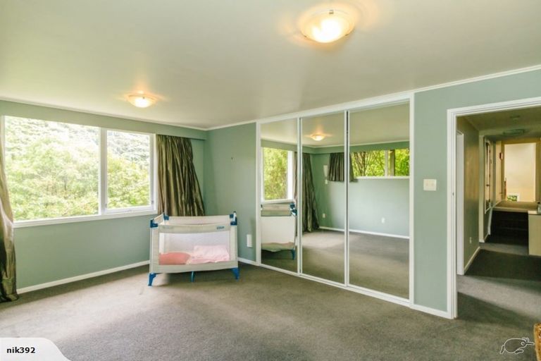 Photo of property in 64 Pomare Road, Tirohanga, Lower Hutt, 5010