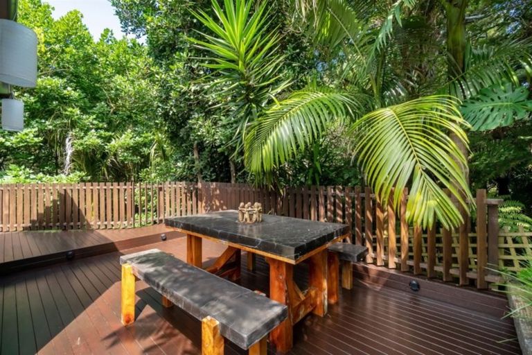 Photo of property in 55 Pupuke Road, Birkenhead, Auckland, 0627