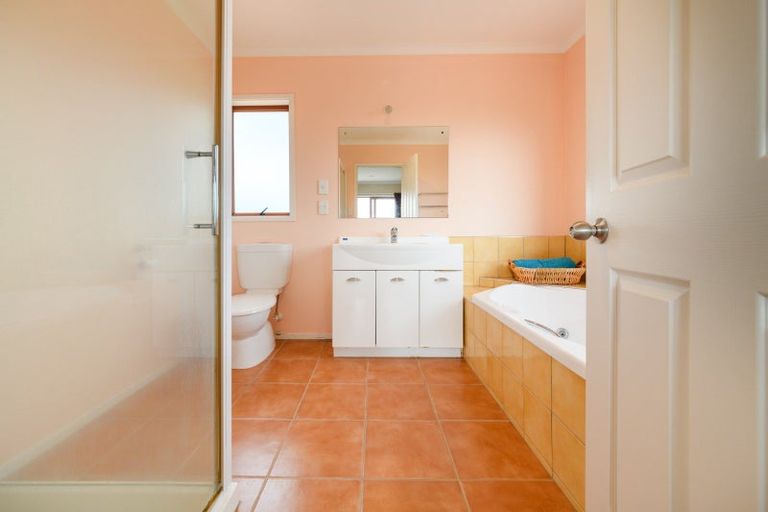 Photo of property in 12 Silkwood Place, Fitzherbert, Palmerston North, 4410