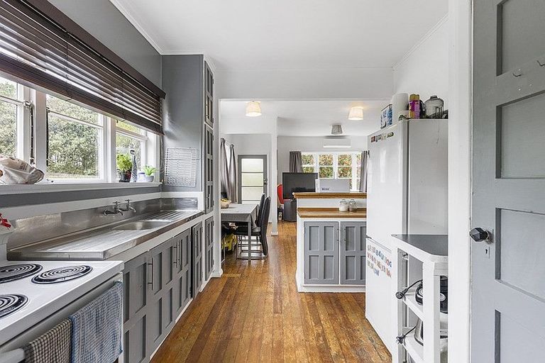 Photo of property in 182 Beach Haven Road, Beach Haven, Auckland, 0626