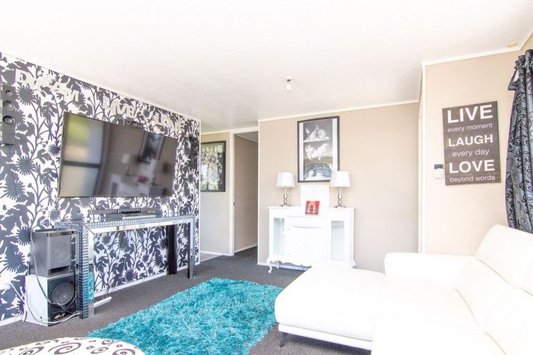 Photo of property in 8 Newton Place, Westbrook, Palmerston North, 4412