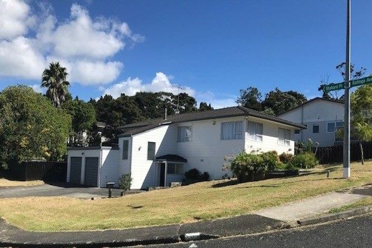Photo of property in 2 Stallard Place, Glen Eden, Auckland, 0602