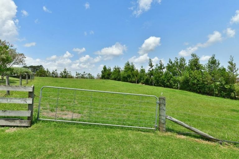 Photo of property in 639 Peak Road, Helensville, 0875