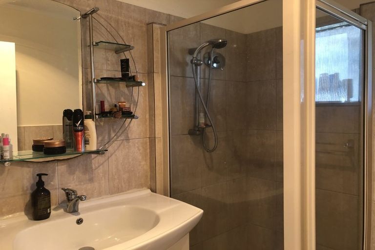 Photo of property in 1/100 Lynn Road, Bayview, Auckland, 0629