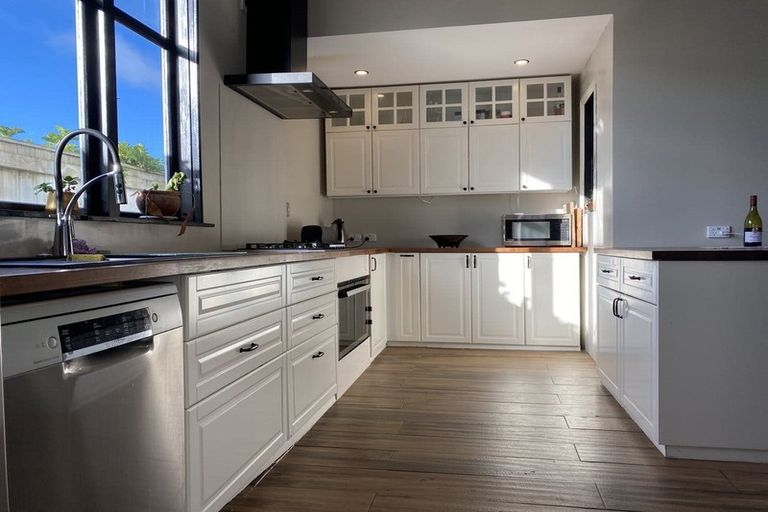 Photo of property in 15 Connaught Terrace, Brooklyn, Wellington, 6021