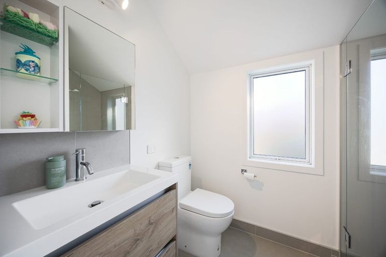 Photo of property in 34 Parr Terrace, Castor Bay, Auckland, 0620