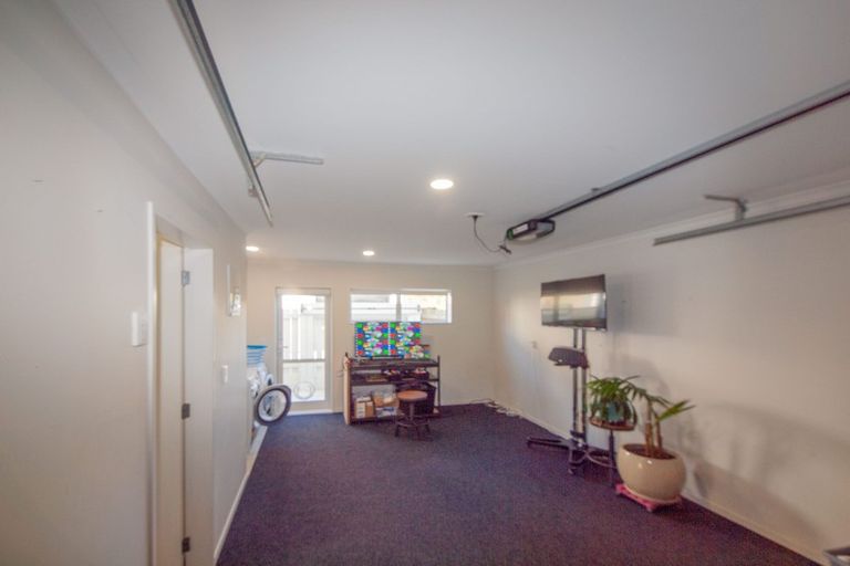 Photo of property in 11 Belize Grove, Grenada Village, Wellington, 6037